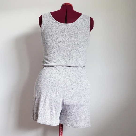 Stretchy and soft grey romper with pockets - Picture 3 of 5